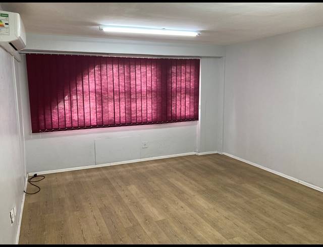 1,010M² WAREHOUSE TO LET IN MAXMEAD